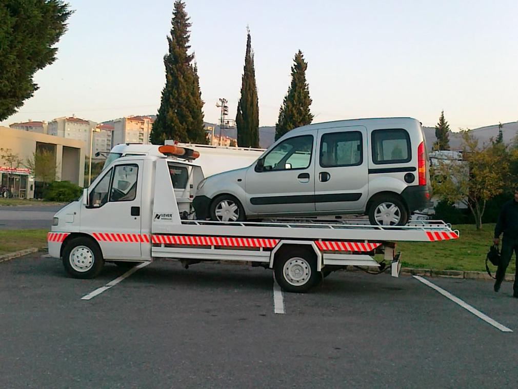 Düzce Merkez 7/24 oto çekici işleri, 7/24 oto kurtarma işi yapanlar, 7/24 oto yol yardım hizmeti, şehir içi yol yardım hizmeti, şehirlerarası oto kurtarma hizmetleri verilmektedir.
Firmamız, 7 gün 24 saat boyunca oto çekici hizmetleri, oto kurtarma hizmetleri, oto yol yardım hizmeti, şehir içi yol yardım hizmeti ve şehirlerarası oto kurtarma hizmetleri sunmaktadır. Acil veya planlı destek taleplerinde en hızlı ve güvenilir hizmet sağlamak için donanımlı araçlarımız ve uzman ekiplerimizle sürekli olarak hazırız. Şehir içinde veya şehirlerarasında, her türlü oto kurtarma ihtiyacınıza cevap verebilecek kapasitedeyiz. Aracınızın karşılaştığı herhangi bir sorunda size yardımcı olmak için profesyonel bir ekibimiz var. Müşterinin hacmini ve güvenliğini her zaman ön planda tutarak, acil miktarını bile hızlı ve etkili çözümler sunmayı sürdürmeye devam ediyoruz. Oto kurtarma ve yol yardımı hizmetlerinin piyasaya sürülmesi, profesyonellik ve müşteri odaklılık esaslarına dayanarak, araç sahiplerinin beklentilerini karşılamak için çalışıyoruz. Şirketimiz, oto kurtarma sektöründe geniş deneyime sahip uzman personel ve güvenilir araç şirketleri ile güvenilir ve kaliteli hizmet sunmaktadır. Her türlü oto kurtarma ve yol yardımı ihtiyacınızda, size en iyi hizmeti sunmak için buradayız.