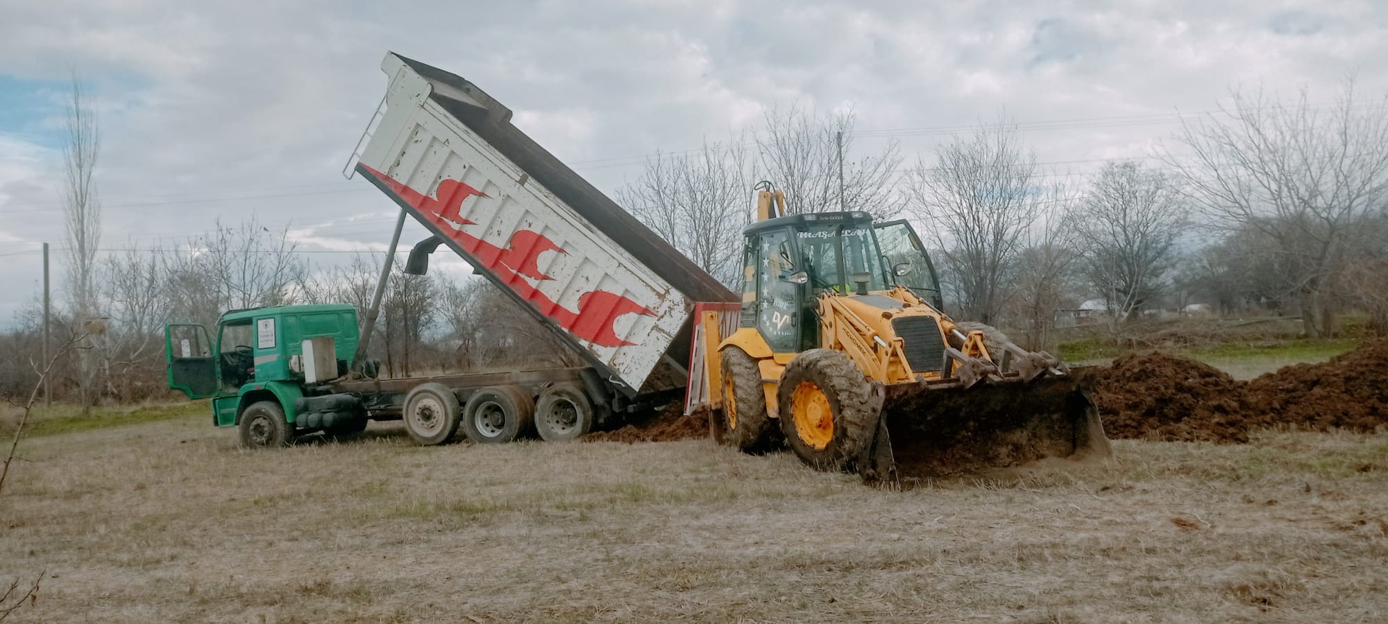 Burdur Merkez vidanjör kiralama işleri, günlük vinç kiralama, forklift kiralama, oto kurtarma işi yapanlar, 7/24 oto yol yardım hizmeti, hafriyat hizmeti, platform vinç kiralama, mobil vinç kiralama, sepetli vinç kiralama, hiyap vinç kiralama, kazı dolgu uygulama, tesviye uygulama, drenaj uygulama, çevre düzenleme hizmeti, bina yıkım kırım hizmeti, 7/24 oto kurtarma hizmetleri verilmektedir. Hizmetlerimizle sizin için her zaman yanınızdayız! Vidanjör kiralama işleri, günlük vinç kiralama, forklift kiralama, oto kurtarma işleri, 7/24 oto yol yardım hizmeti, hafriyat hizmeti, platform vinç kiralama, mobil vinç kiralama, sepetli vinç kiralama, hiyap vinç kiralama gibi geniş bir yelpazede hizmet sunuyoruz. Profesyonel ve tecrübeli ekibimiz, her türlü ihtiyacınıza uygun çözümler sunmak için hazır. Vidanjör kiralama ile atık yönetiminde sizinle birlikte hareket ediyor, çevreyi korumak için çözümler üretiyoruz. Günlük vinç kiralama ve forklift kiralama hizmetlerimizle inşaat ve taşımacılık sektörlerine destek oluyoruz. Oto kurtarma ve 7/24 oto yol yardım hizmetlerimizle her an yanınızdayız. Hafriyat hizmeti, kazı dolgu uygulama, tesviye ve drenaj uygulama gibi altyapı çalışmalarını titizlikle gerçekleştiriyoruz. Çevre düzenleme hizmeti ile yaşam alanlarınızı yeşillendiriyor, bina yıkım kırım hizmeti ile istenmeyen yapıları güvenli bir şekilde temizliyoruz. Her bir hizmetimizde güvenilirlik, kalite ve hızı ön planda tutuyoruz. Sizlerin memnuniyeti bizim için önemlidir. İhtiyaçlarınız için en uygun çözümü bulmak için bize ulaşın. Sizleri en iyi şekilde desteklemek ve hizmet etmek için buradayız!
