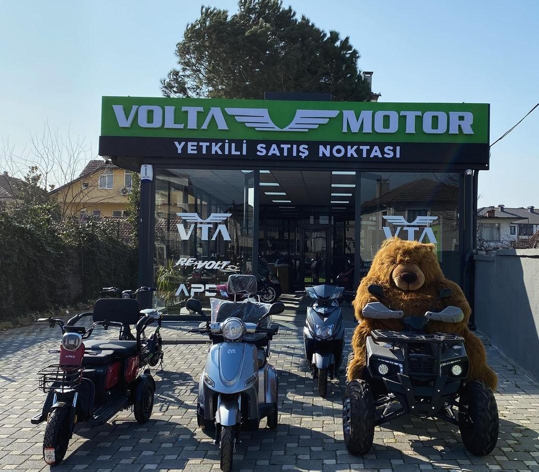 Sakarya Akyazı motosiklet satış işleri, Volta motosiklet yetkili satış noktası, volta motosikletleri satış hizmeti, motosiklet yedek parça satışı, motosiklet tamir onarımı, motosiklet bakım onarım hizmeti, motosiklet özel servis hizmetleri verilmektedir.
Heyecan dolu yolculuğunuzda yanınızdayız! Motosiklet satış işleri, Volta motosiklet yetkili satış noktası, Volta motosikletleri satış hizmeti, motosiklet yedek parça satışı, motosiklet tamir onarımı, motosiklet bakım onarım hizmeti ve motosiklet özel servis hizmetleriyle size kapsamlı bir motosiklet deneyimi sunuyoruz. Volta motosikletleriyle sürüş keyfini doruklara çıkarırken, yedek parça satışı ve tamir onarım hizmetlerimizle de aracınızın uzun ömürlü olmasını sağlıyoruz. Uzman ekibimiz ve modern ekipmanlarımızla, aracınızın bakımını ve onarımını en iyi şekilde gerçekleştiriyoruz. Müşteri memnuniyetini her zaman ön planda tutarak, güvenilir ve kaliteli bir hizmet sunuyoruz. Size özel servis hizmetlerimizle, aracınızın performansını artırmak ve güvenliğini sağlamak için buradayız. Motosiklet tutkunlarının güvenilir adresi olarak, sizlere en iyi hizmeti sunmaktan mutluluk duyarız.