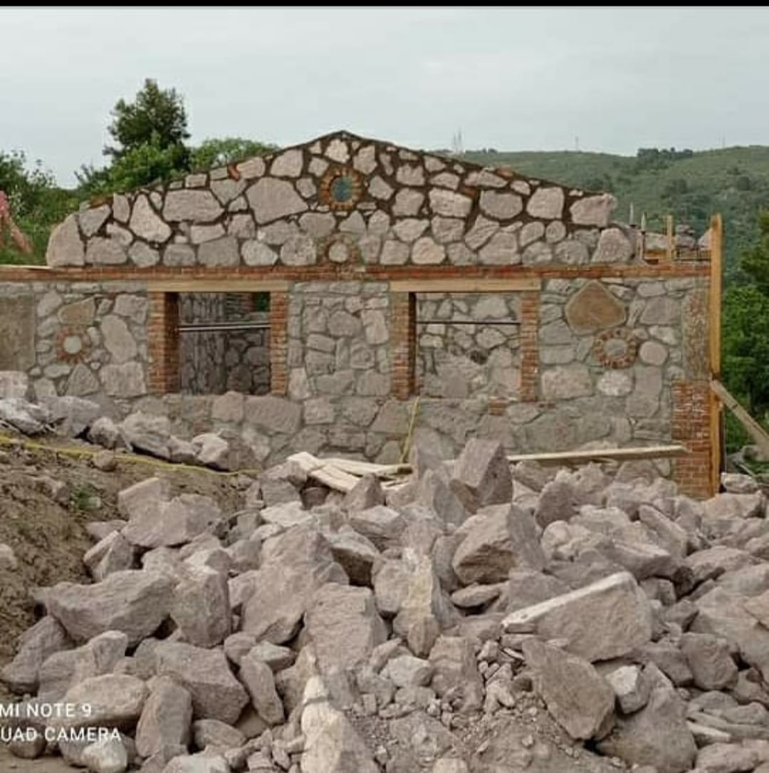 Manisa merkez istinat duvarı yapım işleri, bahçe duvarı yapım hizmeti, kilit taşı döşeme, çevre düzenleme hizmeti, taş duvar yapımı, parke döşeme, bordur taşı uygulama, kayrak taşı uygulama hizmetleri verilmektedir. 
İstinat duvarı yapım işleri, bahçe duvarı yapım hizmeti, kilit taşı döşeme, çevre düzenleme hizmeti, taş duvar yapımı, parke döşeme, bordur taşı uygulama ve kayrak taşı uygulama gibi geniş bir yelpazede hizmet sunuyoruz. Doğal taşlarla estetik ve dayanıklı yapılar oluşturarak, çevrenizi güzelleştirmek için buradayız. İnşaat projelerinizde profesyonel ekibimizle birlikte çalışarak, ihtiyaçlarınıza uygun çözümler sunuyoruz. Her bir projede kalite ve müşteri memnuniyetini ön planda tutarak, doğru malzeme seçimi ve uzman işçilikle çalışıyoruz. Çevre düzenleme ve peyzaj tasarımında sizin için özel çözümler üretiyoruz. Güvenilir ve kaliteli hizmet anlayışımızla, size en iyi sonuçları sunmak için buradayız.
