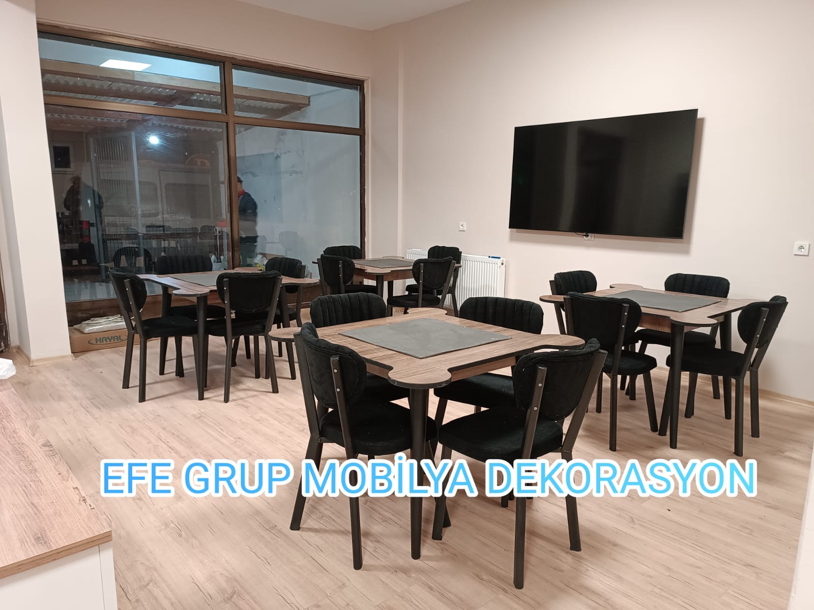 Kocaeli İzmit masa sandalye imalat işleri, mobilya dekorasyon hizmeti, mobilya satış hizmeti, ofis dekorasyon hizmeti, ofis mobilyaları satışı, ev mobilyaları satışı, kafe mobilyaları imalat hizmetleri verilmektedir. Masa ve sandalye imalat işlerinde uzman ekibimizle birlikte özgün tasarımlar ve yüksek kaliteli ürünler sunuyoruz. Mobilya dekorasyon hizmetimizle yaşam alanlarınızı istediğiniz tarzda tasarlayarak hayallerinizi gerçeğe dönüştürüyoruz. Mobilya satış hizmetimizde geniş ürün yelpazemizle evinizi veya iş yerinizi dilediğiniz gibi donatmanıza yardımcı oluyoruz. Ofis dekorasyon hizmeti ile iş yerlerinizi modern ve verimli çalışma alanlarına dönüştürüyoruz. Ofis mobilyaları satışıyla da ofislerinizde kullanabileceğiniz fonksiyonel ve şık mobilya çözümleri sunuyoruz. Ev mobilyaları satışıyla evinizi daha konforlu ve estetik bir şekilde düzenlemenize yardımcı oluyoruz. Kafe mobilyaları imalat hizmetleri ile de kafe veya restoranlarınız için özgün ve kullanışlı mobilya tasarımları üretiyoruz. Her bir projeye özel olarak yaklaşarak, müşterilerimizin beklentilerini en iyi şekilde karşılamayı amaçlıyoruz. Kaliteli ürünler ve profesyonel hizmet anlayışımızla mekanlarınızı dönüştürmek için bize ulaşın.