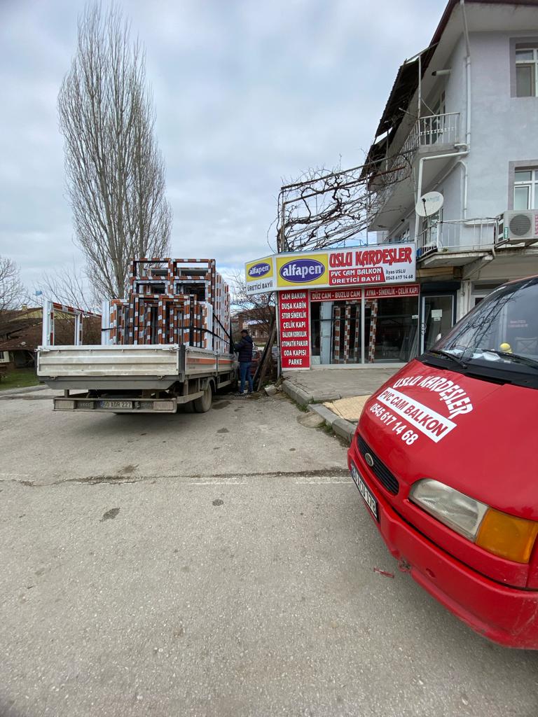 Tokat pazar cam balkon imalat işleri, giyotin cam sistemleri imalatı, pergola sistemleri imalatı, alüminyum doğrama işi yapanlar, alüminyum korkuluk imalatı, duşakabin imalatı, sineklik sistemleri imalatı, pvc doğrama işi yapanlar, panoramik cam hizmetleri verilmektedir. Deneyimli ve uzman kadromuzla, cam balkon imalat işleri, giyotin cam sistemleri imalatı, pergola sistemleri imalatı, alüminyum doğrama işleri, alüminyum korkuluk imalatı, duşakabin imalatı, sineklik sistemleri imalatı, PVC doğrama işleri ve panoramik cam hizmetleri gibi geniş bir yelpazedeki hizmetlerimizle sektörde öncü konumdayız. Her biri teknolojik yeniliklerle desteklenen çözümlerimizle, müşterilerimizin beklentilerini en üst düzeyde karşılıyoruz. Estetik, dayanıklılık ve fonksiyonellik odaklı tasarımlarımızla mekânlarınızı özelleştiriyor, yaşam alanlarınıza değer katıyoruz. Müşteri memnuniyetini her şeyin önünde tutarak, projelerinizi titizlikle planlıyor ve zamanında teslim ediyoruz. Profesyonel ekibimizle birlikte, her adımda kalite ve güvenilirlikten ödün vermeden, ihtiyaçlarınıza yönelik özgün çözümler sunuyoruz. Siz de işlerinizde kaliteli ve güvenilir bir iş ortağı arıyorsanız, bize ulaşın ve size özel çözümlerimizle tanışın.