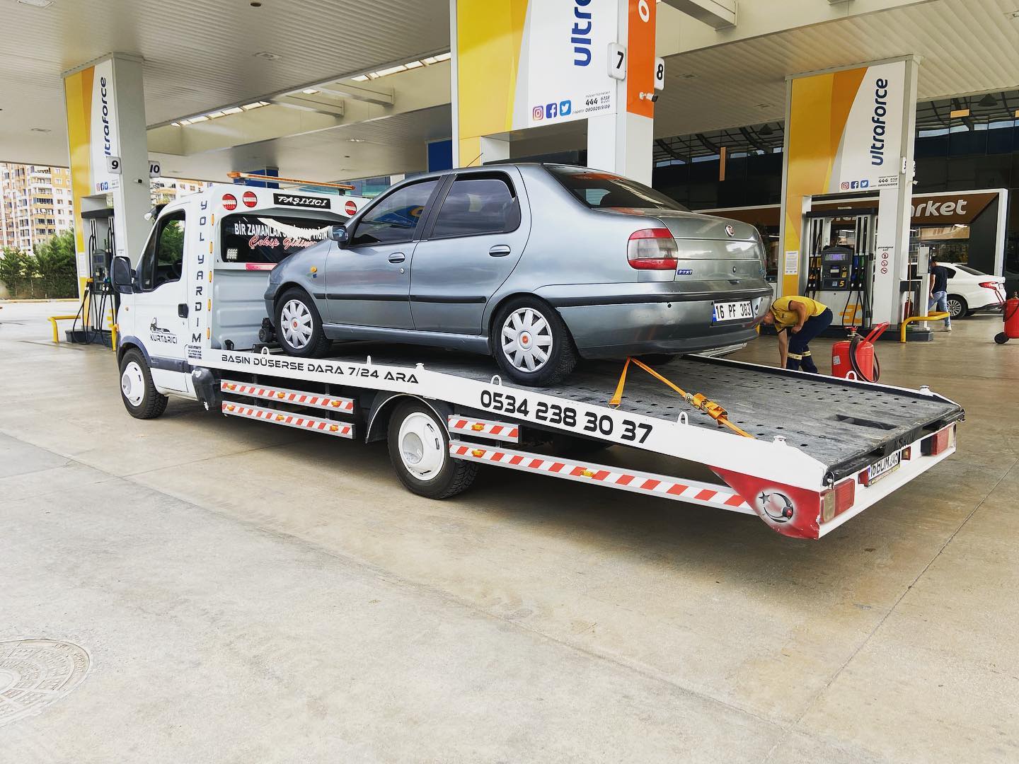 Bursa Mudanya 7/24 oto yol yardım işleri, 7/24 oto kurtarma işi yapanlar, araç çekici hizmetleri, şehir içi oto yol yardımı, şehirlerarası oto kurtarma, 7/24 oto çekici, şehirlerarası yol yardım hizmetleri verilmektedir.
Firmamız, oto yol yardımı ve kurtarma hizmetleri konusunda uzmanlaşmıştır ve müşterilerimize 7/24 kesintisiz destek sunmaktadır. Aracınızla ilgili herhangi bir acil durumda veya yol yardımı gerektiren durumlarda güvenebileceğiniz bir çözüm ortağı olarak hizmet vermekteyiz. Şehir içi veya şehirlerarası olsun, aracınızla ilgili herhangi bir sorun yaşadığınızda, anında yanınızda olmak için hazırız. Ekiplerimiz, geniş bir coğrafi alana yayılmıştır ve her zaman acil çağrılara cevap verecek şekilde konumlandırılmıştır. Aracınızın çekilmesi, lastik değişimi, akü takviyesi, araç kurtarma, yakıt ikmali gibi bir dizi hizmeti sunarak, her türlü acil durumda size yardımcı olmak için donanımlıyız. Ayrıca, şehir içi ve şehirlerarası oto kurtarma hizmetleri sunarak, aracınızın güvenli bir şekilde istediğiniz yere taşınmasını sağlıyoruz. Profesyonel ve tecrübeli personelimiz, her türlü durumda süratle hareket ederek sizin ve aracınızın güvenliğini sağlamak için çalışmaktadır. Müşteri memnuniyetini en üst düzeyde tutarak, hızlı, güvenilir ve etkili hizmet sunmayı kendimize misyon edinmiş bulunmaktayız. Acil durumlar için tek tıkla ulaşabileceğiniz bir çözüm ortağı olarak, her zaman yanınızdayız ve sizin için en iyi çözümü sunmak için buradayız.