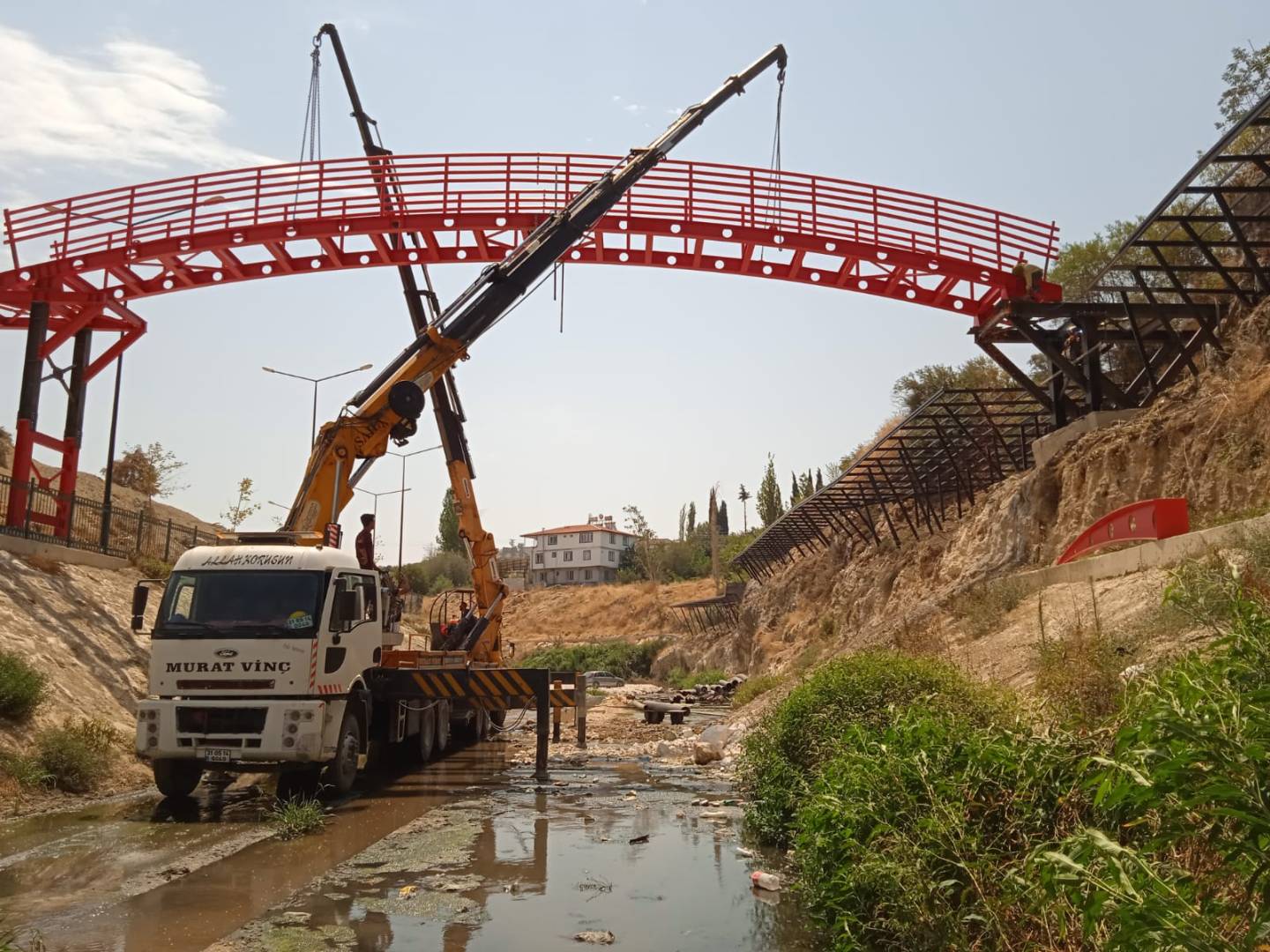 Antakya platform vinç kiralama işleri, vinç kiralama işi yapalar, hiyap vinç kiralama, forklift kiralama, günlük vinç kiralama, 7/24 vinç kiralama, aylık vinç kiralama, sepetli vinç kiralama, mobil vinç kiralama hizmetleri verilmektedir. Platform vinç kiralama işleri, vinç kiralama işi yapalar, hiyap vinç kiralama, forklift kiralama, günlük vinç kiralama, 7/24 vinç kiralama, aylık vinç kiralama, sepetli vinç kiralama ve mobil vinç kiralama hizmetleriyle sektörde öncü konumdayız. Profesyonel ekip ve geniş filomuzla, müşterilerimize en kaliteli ve güvenilir vinç kiralama hizmetlerini sunuyoruz. Her türlü inşaat, taşımacılık ve endüstriyel projeniz için ihtiyacınız olan vinç ve iş makinelerini güvenle temin edebilirsiniz. Günlük, haftalık, aylık veya proje bazında vinç kiralama seçenekleriyle, müşterilerimize esnek ve uygun çözümler sunuyoruz. 7/24 hizmet anlayışımızla, acil durumlarda dahi yanınızdayız. Güvenilir ekipmanlarımız ve tecrübeli operatörlerimizle, projenizin gereksinimlerini karşılamak için her zaman hazırız. Sektördeki lider konumumuzla, vinç kiralama ihtiyaçlarınızı karşılamak için bize güvenebilirsiniz. Size en uygun ve kaliteli hizmeti sunmak için bizi tercih edin, projelerinizde başarıyı birlikte yakalayalım.
