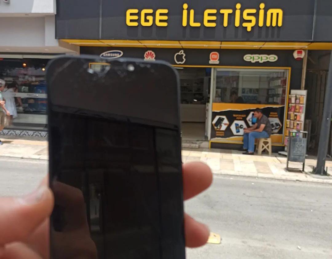 Manavgat cep telefonu tamir onarımı, telefon üst cam değişimi, telefon şebeke sorunu giderme, sim kart problemleri onarımı, anakart ve soket değişimi, entegre sistemleri onarımı, kompanent değişimi, cep telefonu batarya değişim hizmetleri verilmektedir. 
Uzman ekibimizle, cep telefonu tamir onarımı konusunda geniş bir yelpazede hizmet sunmaktayız. Telefon üst cam değişimi, telefon şebeke sorunu giderme, SIM kart problemleri onarımı, anakart ve soket değişimi, entegre sistemlerin onarımı, komponent değişimi ve cep telefonu batarya değişimi gibi hizmetlerle, teknolojik cihazlarınızı en kısa sürede ve en güvenilir şekilde yeniden çalışır duruma getiriyoruz. Müşteri memnuniyetini her zaman ön planda tutarak, kaliteli malzemeler ve uzman işçilikle hizmet veriyoruz. Telefonlarınızın performansını artırmak ve sorunlarını gidermek için bize güvenebilirsiniz.
