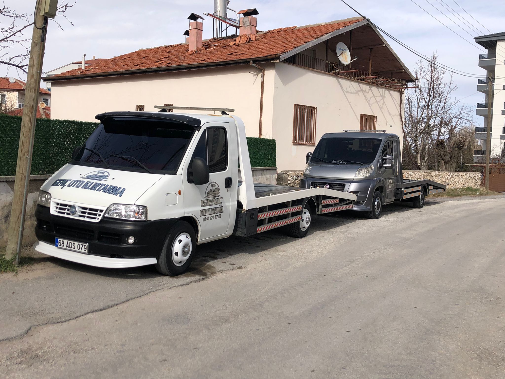 Aksaray Ortaköy 7/24 oto yol yardım işleri, 7/24 oto kurtarma hizmeti, 7/24 oto çekici hizmeti, araç kurtarma işi yapanlar, araç nakliye hizmeti, şehirlerarası araç transfer hizmeti, şehirlerarası yol yardım hizmetleri verilmektedir. 
7/24 oto yol yardımı ve kurtarma hizmetlerinden araç nakliyesine, şehirlerarası araç transferinden yol yardımına kadar geniş bir yelpazede hizmet sunan firmamız, müşterilerine güvenilir ve hızlı çözümler sunmayı taahhüt eder. Profesyonel ekiplerimiz, acil durumlarda anında harekete geçerek araçlarınızı güvenli bir şekilde taşırlar ve gerektiğinde yol yardımı sağlarlar. Aracınızın herhangi bir sorunu olduğunda, 7/24 erişilebilir ve etkili çözümler sunarız. Şehirlerarası araç transferinde ve oto çekici hizmetlerinde güvenilir ve zamanında teslimat sağlarız. Müşteri memnuniyetini ön planda tutarak, her türlü talebi karşılamak için çaba gösteririz ve araçlarınızın güvenliğini sağlamak için titizlikle çalışırız.
