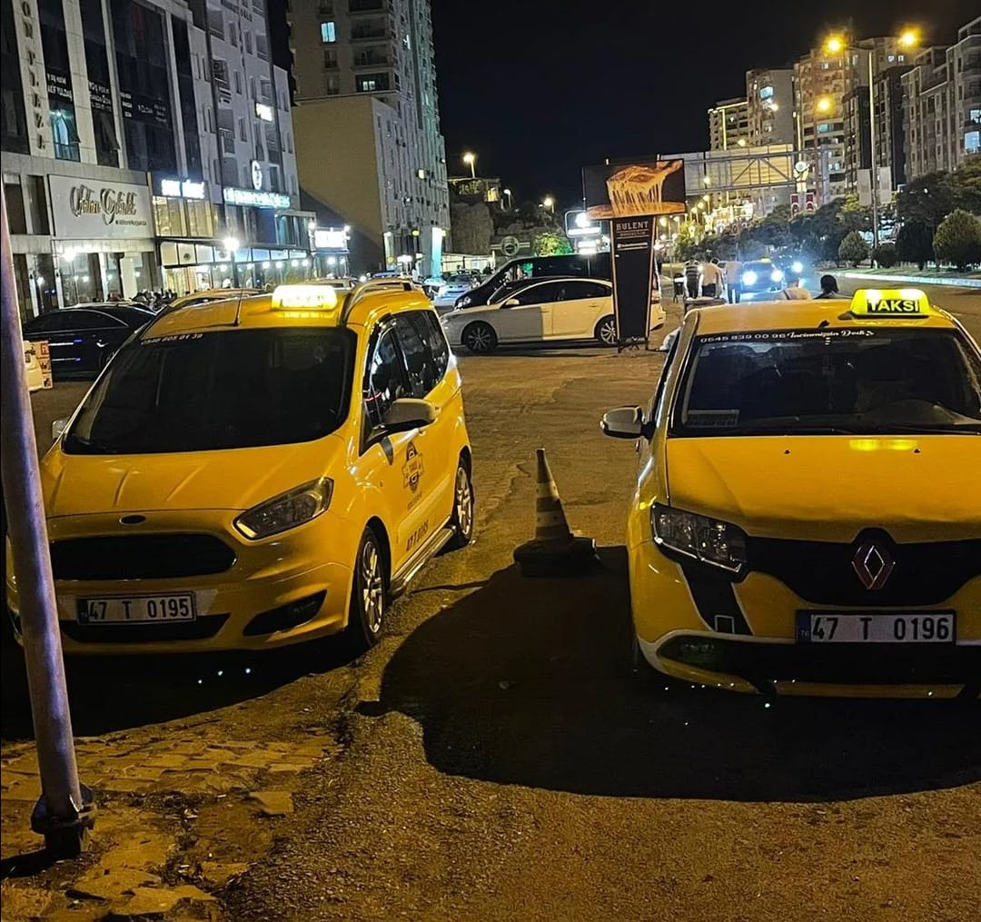 Salihli 7/24 taksi işleri, en yakın taksi, acil taksi hizmeti, şehir içi taksi hizmeti, şehirlerarası taksi hizmeti, en yakın taksi durakları, en hızlı taksi, otogar taksi, acil taksi hizmetleri verilmektedir. 
İhtiyacınız olduğunda hızlı ve güvenli ulaşım için 7/24 taksi hizmetleri sunuyoruz. En yakın taksi duraklarımız ve şehir içi taksi hizmetimizle, size anında ulaşım imkanı sağlıyoruz. Acil durumlarda hızlı müdahale için acil taksi hizmetlerimizle, en kısa sürede yanınızda oluyoruz. Şehirlerarası seyahatlerinizde güvenilir bir yolculuk için şehirlerarası taksi hizmetimizle size eşlik ediyoruz. En hızlı ve en güvenli şekilde istediğiniz yere ulaşmanızı sağlıyoruz. Otogar taksi hizmetimizle, şehre veya şehirden otogara ulaşımınızı kolaylaştırıyoruz. Profesyonel ve deneyimli şoförlerimizle, konforlu bir yolculuk deneyimi yaşamanız için yanınızdayız. Güvenilir ve kaliteli taksi hizmetlerimizle, her zaman hizmetinizdeyiz. Size özel çözümlerimizle, her türlü ulaşım ihtiyacınızı karşılamak için bizimle iletişime geçin.
