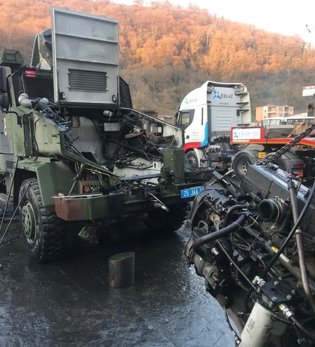 Artvin Hopa iş makineleri tamir onarım işleri, kamyon arıza onarımı, ağır vasıta tamir onarımı, Mercedes özel teknik servisi, Jeb özel teknik servisi, Bmc yetkili servisi, tır bakım onarımı, oto tamir onarımı, oto özel teknik servis hizmetleri verilmektedir. İş makineleri, kamyonlar ve ağır vasıtalarınız için profesyonel tamir ve onarım hizmetlerine mi ihtiyacınız var? Doğru yerdesiniz! Uzman ekibimiz iş makineleri tamir onarımı, kamyon arıza onarımı ve ağır vasıta tamir onarımı konusunda size yardımcı olmak için hazır. Özel teknik servisimiz, Mercedes, Jeep ve BMC gibi markalara özel hizmet sunmaktadır. Tır bakım onarımı, oto tamir onarımı ve özel teknik servis hizmetlerimizle araçlarınızın güvenliğini ve performansını sağlıyoruz. Güvenilir ve kaliteli hizmet anlayışımızla, iş makinelerinizden kamyonlarınıza kadar geniş bir yelpazedeki araçlarınızın bakımını ve onarımını yapıyoruz. Siz de araçlarınızı güvenle bize emanet edebilir ve uzman ekibimizin profesyonel hizmetlerinden faydalanabilirsiniz. Detaylı bilgi ve randevu için bizimle iletişime geçin.