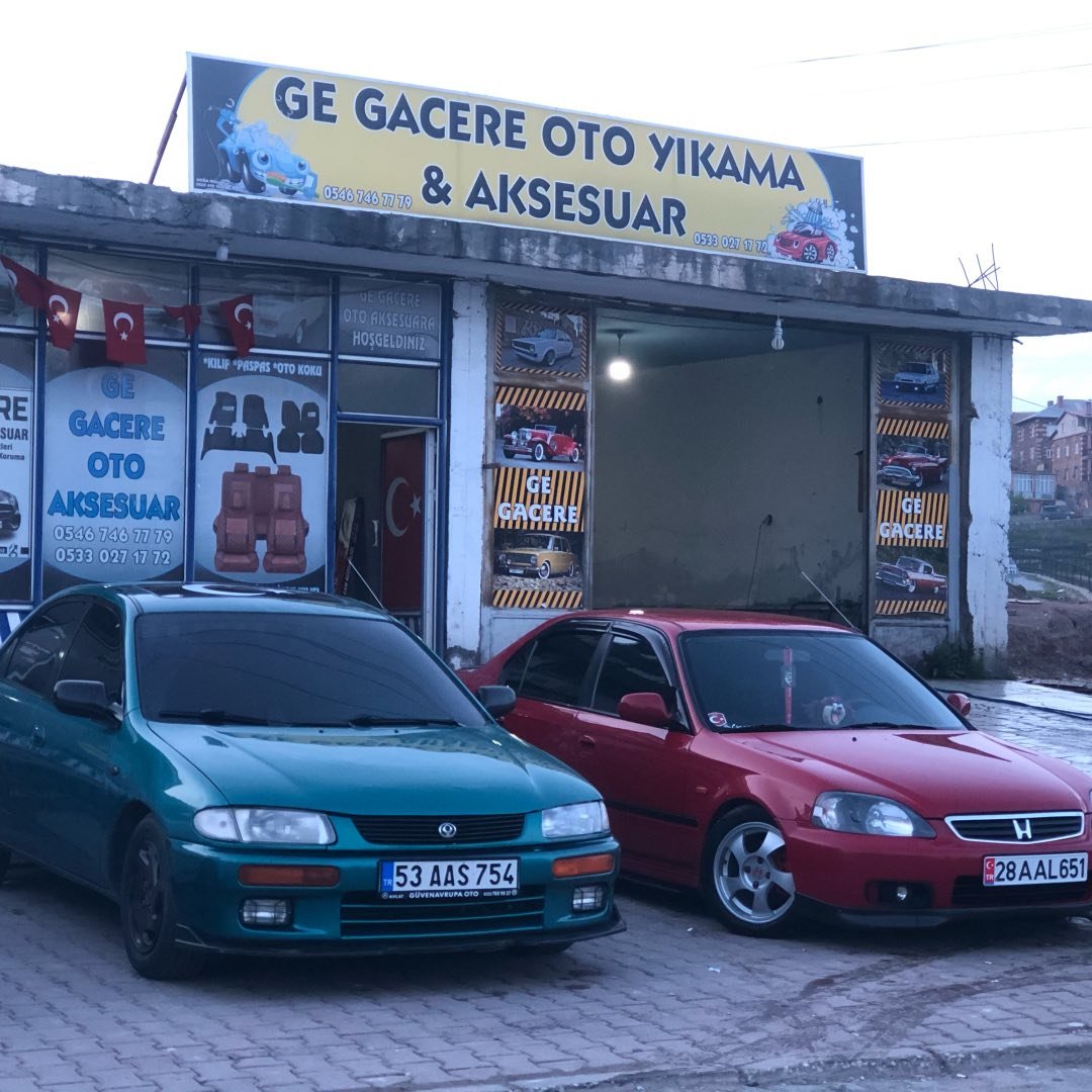 Ahlat oto aksesuar satış işleri, oto yıkama işi yapanlar, oto pasta cila uygulama, oto boya koruma, detaylı oto içi temizleme, oto far temizleme, oto seramik kaplama, oto cam filmi uygulama, oto tavan ve taban temizleme hizmetleri verilmektedir. Oto aksesuar satışı, oto yıkama hizmetleri, oto pasta cila uygulama, oto boya koruma, detaylı oto içi temizleme, oto far temizleme, oto seramik kaplama, oto cam filmi uygulama ve oto tavan ve taban temizleme hizmetleri gibi geniş bir hizmet yelpazesi sunuyoruz. Müşterilerimizin araçlarına değer katmak, bakımını sağlamak ve uzun ömürlü kullanımını sağlamak amacıyla sunduğumuz çözümlerle öne çıkıyoruz. Profesyonel ve deneyimli ekibimiz, her bir hizmetimizde en son teknoloji ve en kaliteli ürünleri kullanarak araçların bakımını ve temizliğini gerçekleştiriyor. Müşteri memnuniyetini her zaman ön planda tutuyor ve her bir aracı özenle işliyoruz. Aracınız için en iyi bakım ve temizlik hizmetlerini almak için bize ulaşın, size özel çözümlerimizle yardımcı olmaktan mutluluk duyarız.