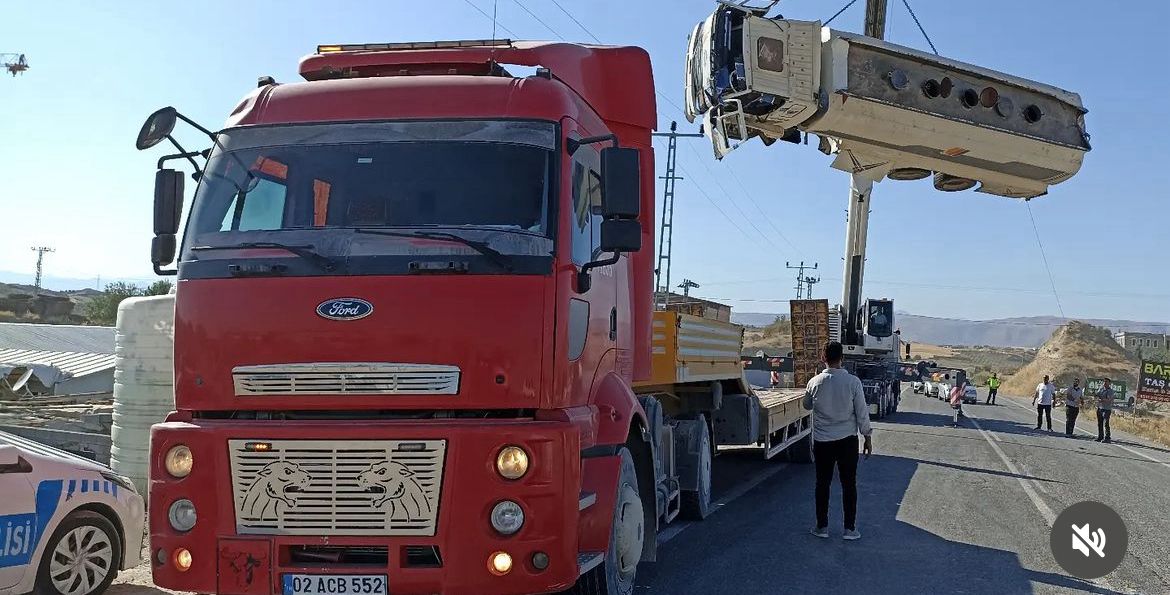 Kahta bina yıkım döküm işleri, kazı dolgu uygulama, çevre düzenleme hizmeti, kum nakliye hizmeti, çakıl taşı taşıma, iş makinesi kiralama, alt yapı kazı hizmeti, çevre düzenleme, hafriyat işi yapanlar, temel açma, alt yapı kazı hizmetleri verilmektedir. İnşaat ve peyzaj sektörlerinde ihtiyaç duyduğunuz her türlü hizmet için size özel çözümler sunuyoruz! Bina yıkım döküm işlerinden başlayarak, kazı dolgu uygulamaları, çevre düzenleme hizmetleri ve kum nakliye hizmetlerine kadar geniş bir yelpazede faaliyet gösteriyoruz. Çakıl taşı taşıma ve iş makinesi kiralama gibi ihtiyaçlarınızı da karşılıyoruz. Alt yapı kazı hizmetleri ve temel açma işlerinde uzman ekibimizle size en kaliteli hizmeti sunuyoruz. Hafriyat işleri konusunda deneyimli ekibimizle projenizin gereksinimlerini karşılayarak, çevre düzenleme çalışmalarınızda da yanınızdayız. Sektördeki bilgi birikimimiz ve tecrübemizle, sizin için en uygun çözümleri sunmak için buradayız. Detaylı bilgi ve hizmet talepleriniz için bize ulaşın, size özel çözümlerimizi keşfedin