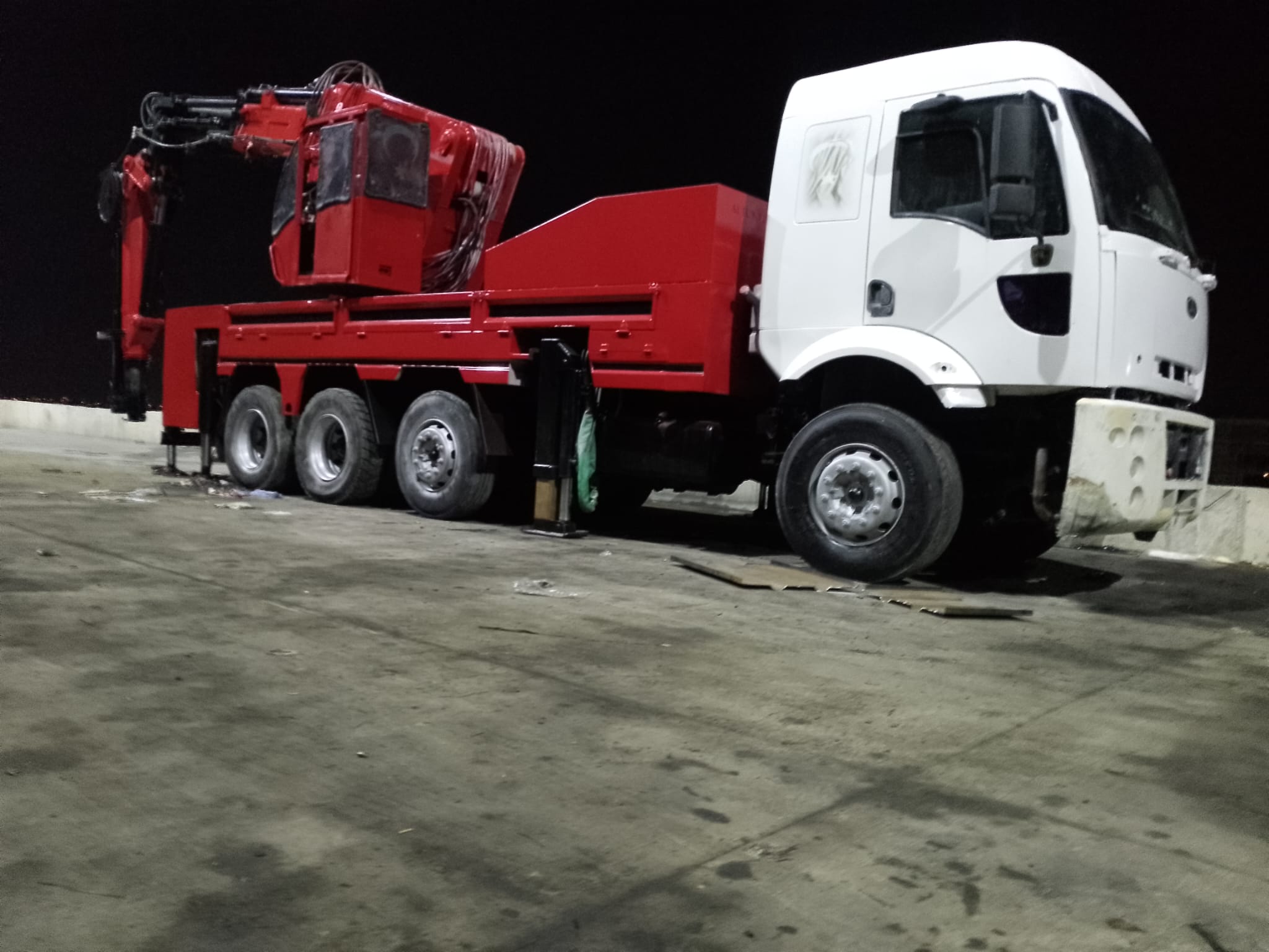 Ergene iş makineleri tamir onarım işleri, vinç arıza onarımı, forklift tamir onarımı, iş makineleri revizyon hizmeti, forklift teknik servisi, iş makineleri teknik servis hizmetleri verilmektedir.
Firmamız, iş makineleri tamir ve onarım işlerinde uzmanlaşmış bir teknik servis hizmeti sunmaktadır. İş makineleri arasında yer alan vinçlerin arıza onarımları, forkliftlerin bakım ve revizyonları gibi geniş bir yelpazede hizmet veriyoruz. Deneyimli teknik ekibimiz, güçlü bir alt yapı ve modern ekipmanlarla donatılmış atölyemizde, müşterilerimizin iş makinelerinin sorunsuz ve verimli bir şekilde çalışmasını sağlamak için özverili bir şekilde çalışmaktadır. Forklift teknik servisi kapsamında periyodik bakımlar, arıza tespiti, onarım, yedek parça temini gibi hizmetleri sunarak müşterilerimizin iş süreçlerine kesintisiz bir destek sağlıyoruz. Aynı zamanda vinçlerin arıza onarımları ve revizyon işlemleri ile ilgili talepleri karşılayarak, müşteri memnuniyetini ön planda tutuyoruz. İş makineleri konusundaki geniş bilgi birikimimiz ve tecrübemizle, müşterilerimize güvenilir ve kaliteli bir hizmet sunmayı amaçlıyoruz.