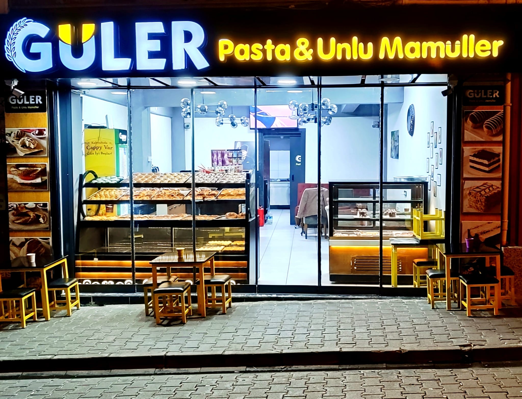 Aydın Efeler pasta sipariş işleri, yaş pasta satışı, tatlı çeşitleri satışı, baklava çeşitleri satışı, kurabiye çeşitleri satışı, halka tatlı satışı, tatlı kurabiye satışı, tuzlu kurabiye satışı, mayalı börek satışı, poğaça satışı, kuru pasta satışı, simit satışı, kişiye özel pasta sipariş hizmetleri verilmektedir. Lezzetin ve tatlıların buluşma noktası! Pasta Krallığı olarak, en özel günlerinizden günlük atıştırmalıklarınıza kadar her anınıza tat katıyoruz. Sizin için özenle hazırladığımız pasta sipariş işleriyle özel günlerinizi unutulmaz kılıyor, yaş pasta satışıyla tazelik ve lezzetin adresi oluyoruz. Tatlı çeşitleri satışımızda, geleneksel lezzetlerden modern tatlılara kadar geniş bir yelpazede seçenek sunuyoruz. Baklava çeşitleri, kurabiye çeşitleri, halka tatlı, tatlı kurabiye, tuzlu kurabiye, mayalı börek, poğaça, kuru pasta, simit ve daha fazlasıyla damak zevkinize hitap ediyoruz. Her bir ürünümüzde kalite ve lezzet garantisiyle, en taze malzemelerle hazırlanmış tatlar sunuyoruz. İster özel bir gününüzde isterseniz de günlük tatlı ihtiyaçlarınız için bize ulaşın, size en iyisini sunmak için buradayız. Kişiye özel pasta sipariş hizmetimizle hayalinizdeki pastayı gerçeğe dönüştürüyor, özel anlarınıza anlam katıyoruz. Firmamız, lezzetin ve tatlılığın adresi olmaya devam ediyor. Bizimle tatlı bir yolculuğa çıkmak için hemen iletişime geçin ve lezzet dolu anların keyfini çıkarın!