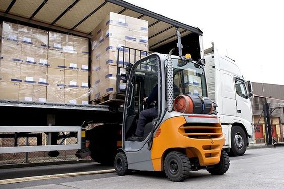 İzmir Aliağa manlift kiralama işleri, forklift kiralama işi yapanlar, forklift kiralama hizmeti, vinç çeşitleri kiralama, sepetli vinç kiralama hizmetleri verilmektedir. Yüksek irtifalarda çalışmanız gereken herhangi bir iş için ihtiyacınız olan ekipmanlar burada! Manlift kiralama işlerinde uzmanız ve size en uygun çözümleri sunuyoruz. Ayrıca, forklift kiralama işi yapan uzman ekibimiz, depo veya inşaat sahasında malzemelerinizi taşımak için gereken her türlü forklifti temin ediyor. Vinç çeşitleri kiralama ve sepetli vinç kiralama hizmetlerimizle, yüksek alanlarda iş yapmanızı sağlayacak güvenilir ekipmanları size sağlıyoruz. Profesyonel ve güvenilir ekipmanlarımızla projenizi tamamlamanıza yardımcı olmak için buradayız. İhtiyaçlarınız için bize ulaşın ve size en uygun çözümü bulalım.