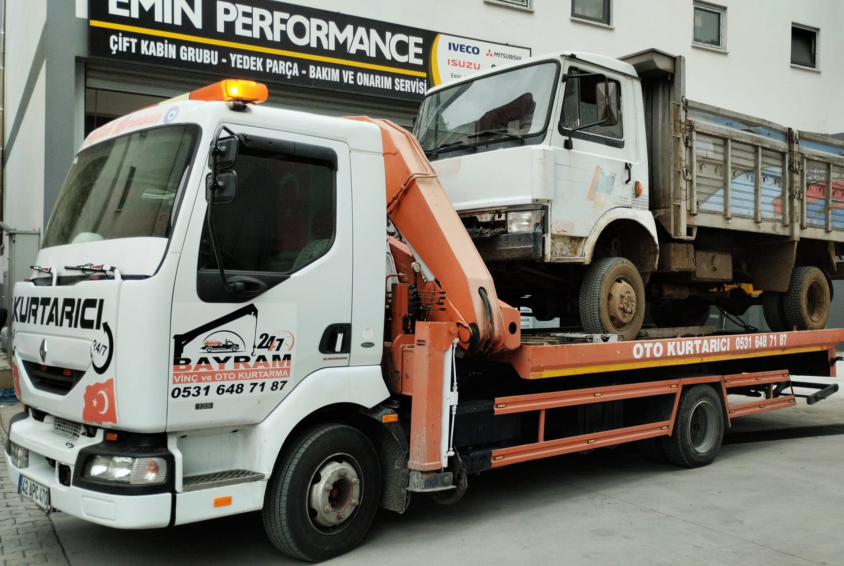 Trabzon Ortahisar mobil vinç kiralama işleri, sepetli vinç kiralama hizmeti, hiyap vinç kiralama, oto kurtarma işi yapanlar, oto çekici hizmeti, 7/24 oto yol yardım hizmetleri verilmektedir. 
Her türlü yük kaldırma ve taşıma ihtiyaçlarınızda size özel çözümler sunan firmamız, mobil vinç kiralama ve sepetli vinç kiralama gibi hizmetlerle inşaat, montaj ve taşımacılık sektörlerine katkı sağlamaktadır. Geniş ve modern filomuzla her türlü vinç ihtiyacınıza cevap verirken, iş güvenliğini ön planda tutarak profesyonel hizmet sunmaktayız. Ayrıca, hiyap vinç kiralama hizmetimizle yüksek yapıların inşaatında ve bakımında güvenilir bir destek sağlıyoruz. Oto kurtarma işlerinizde ise hızlı ve etkili çözümler sunarak, aracınızın herhangi bir durumda güvenli bir şekilde taşınmasını sağlıyoruz. Oto çekici hizmetimizle aracınızın her türlü yol yardım ihtiyacında yanınızdayız. Acil durumlarda ise 7/24 oto yol yardım hizmetlerimizle hızlı bir şekilde size destek sağlıyoruz. Müşteri memnuniyetini ön planda tutan ve kaliteden ödün vermeyen hizmet anlayışımızla sizin için en uygun çözümleri sunmak için buradayız. Detaylı bilgi ve talepleriniz için bizimle iletişime geçmekten çekinmeyin
