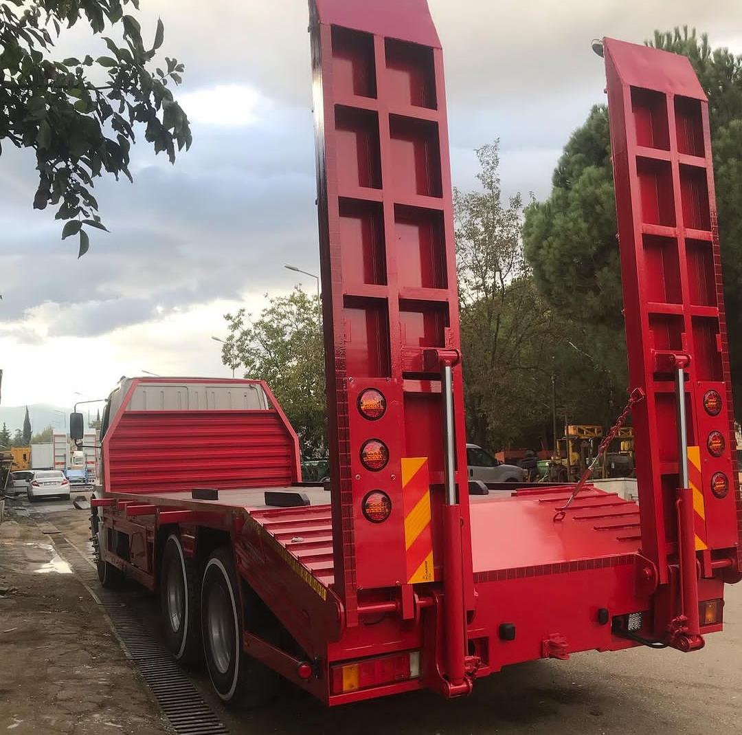 Burdur Bucak damper imalat işleri, araç üstü ekipmanları imalatı, lovbed imalatı, damper revizyon hizmeti, lowbed revizyon hizmetleri verilmektedir.
Uzun yıllara dayanan tecrübemizle, damper imalatı, araç üstü ekipmanları imalatı ve lowbed üretimi gibi alanlarda sektörde öncü konumdayız. Yüksek kaliteli malzemeler ve modern üretim teknikleri kullanarak, müşterilerimize dayanıklı, güvenilir ve performansı yüksek ürünler sunuyoruz. Ayrıca, mevcut ekipmanların bakımı ve revizyonu konusunda da uzmanız. Tecrübeli teknik ekibimiz, damper ve lowbed gibi ekipmanların bakımı, onarımı ve revizyonu konusunda titizlikle çalışarak, müşterilerimizin ekipmanlarının uzun ömürlü ve güvenli bir şekilde kullanılmasını sağlıyor. İhtiyaçlarınıza yönelik özelleştirilmiş çözümler ve kaliteli hizmetler için bize ulaşın, işlerinizi güvenle yürütmenize yardımcı olalım.